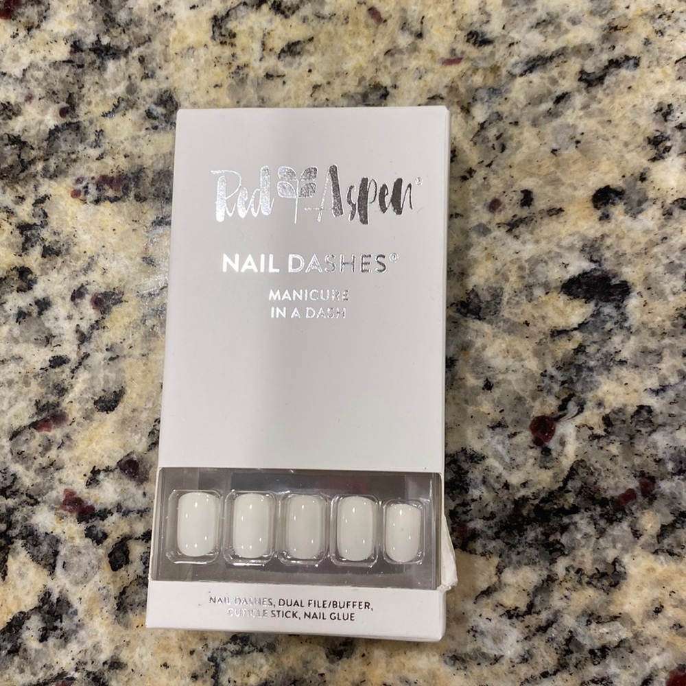 Red Aspen Nail Dashes - Nina on cloud 9